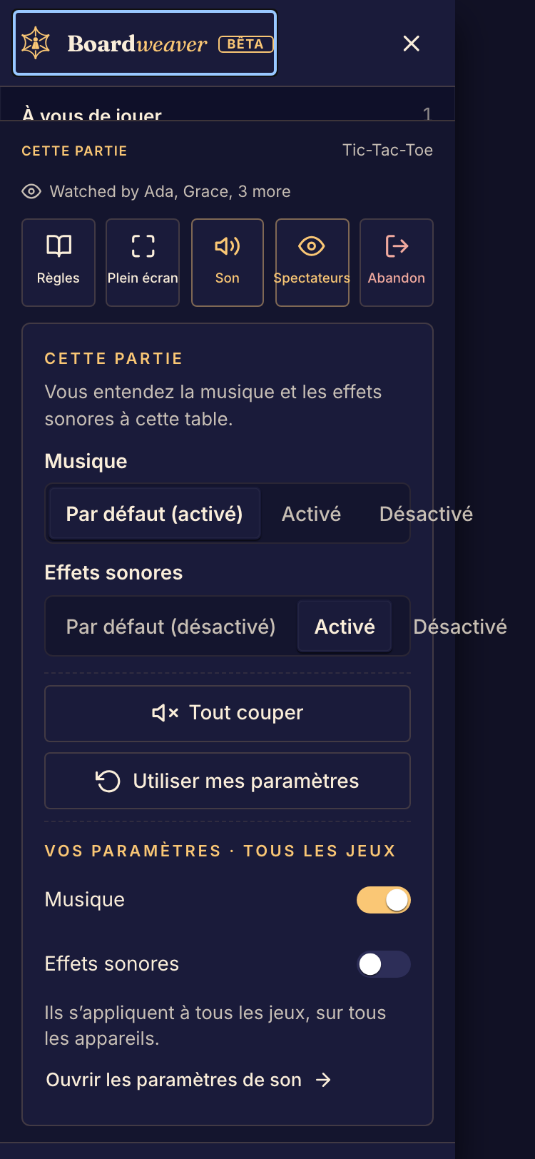 Le tiroir du téléphone met le changement de partie et les commandes du son à portée de main, sans quitter le jeu.